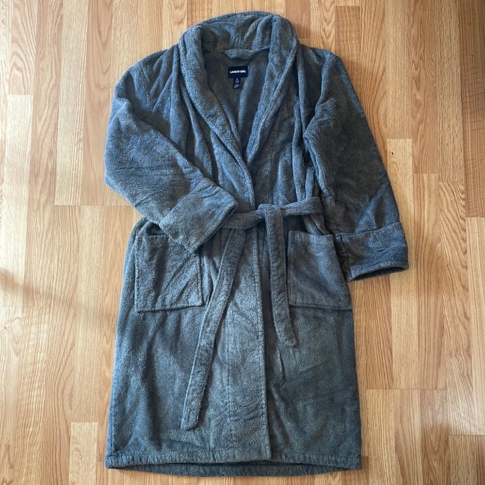 Like new grey Men’s robe size L 42-44